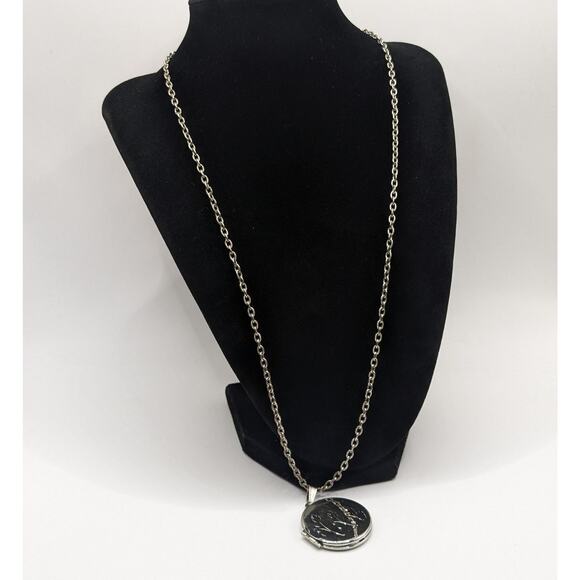 Vintage Silver Tone Etched Floral Photo Locket Pendant Necklace 24.25in - Picture 5 of 6